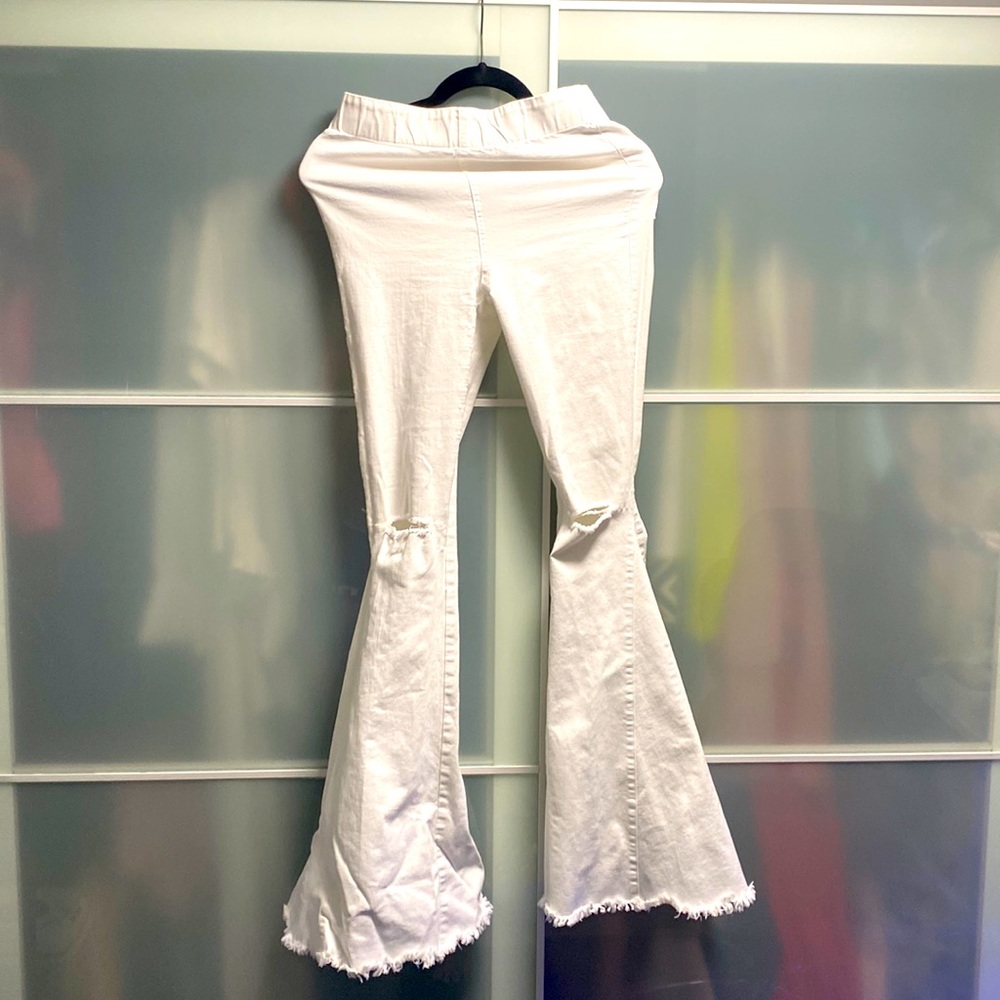 Trendy white pants